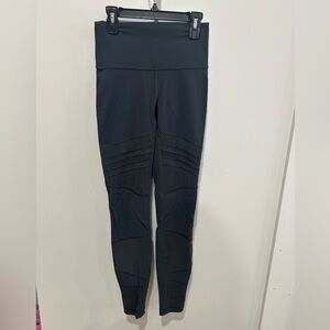 Lululemon Leggings Size 4 Grey Women's‎ 27" Knee Design Athleisure Yoga Gym